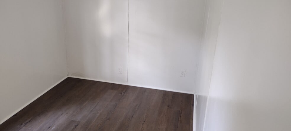 102 Jessica Dr