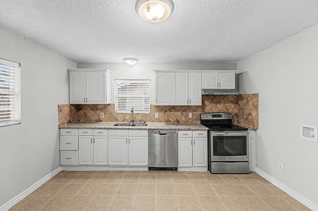 Photo - 1108 Georgina St