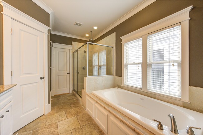 Photo - 635 W 16th St