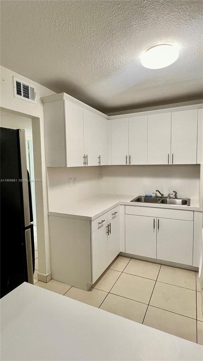 Photo - 13700 SW 62nd St Unidad 131