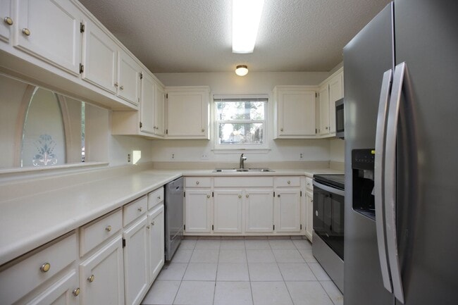 Photo - LOVELY 2 Bedroom Home