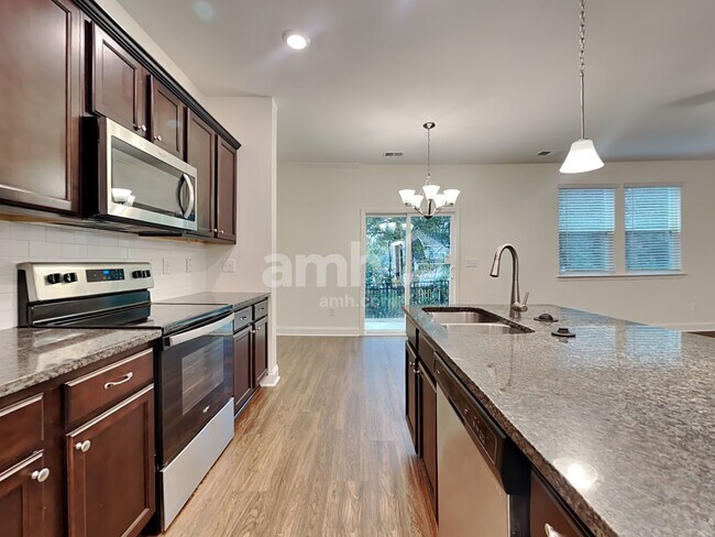 Photo - 121 Sweet Gum Dr