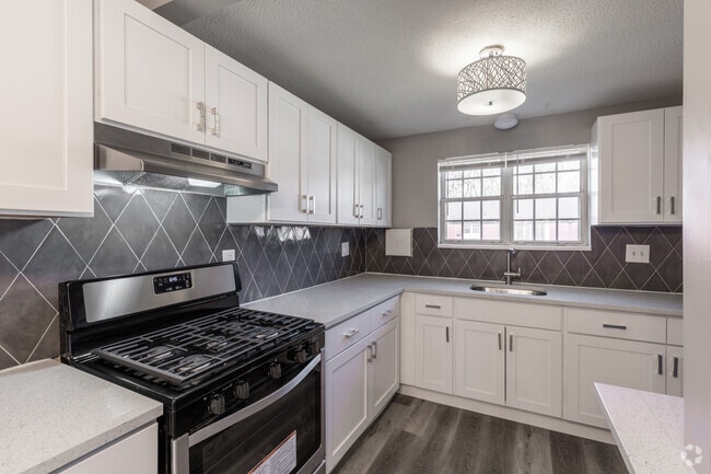 Photo - BAY SHORE APARTMENTS