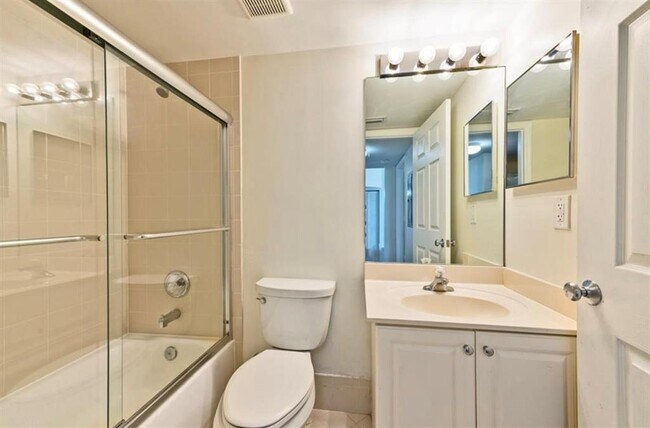 Photo - 509 E Sheridan St Unit 301