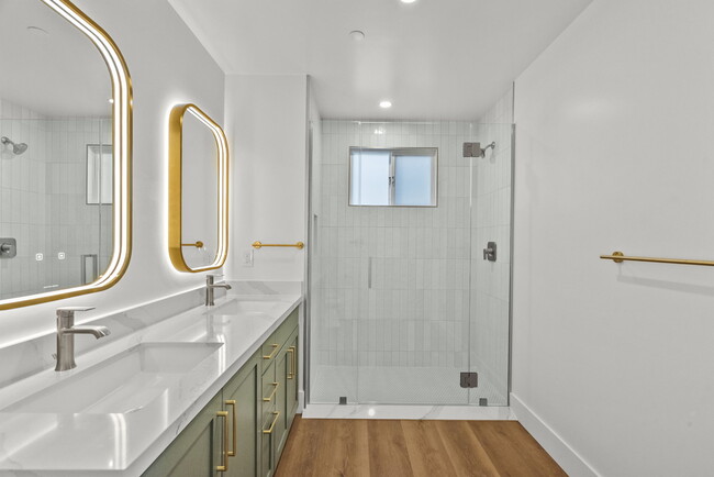 303 Baño principal 1