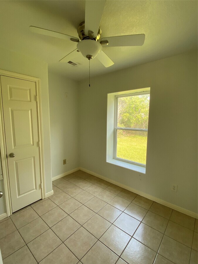 Photo - 3815 Putnam Dr