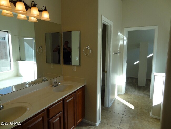 Photo - 1011 W Samantha Way