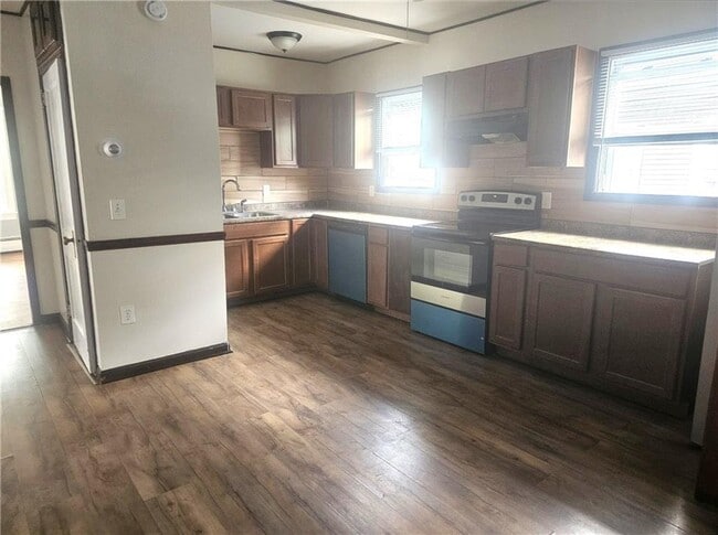 Photo - 256 Japonica St
