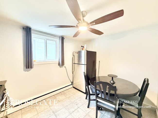Photo - Modern 1-Bedroom Apartment with In-Unit Laundry & Parking – Kitchener Unité 2