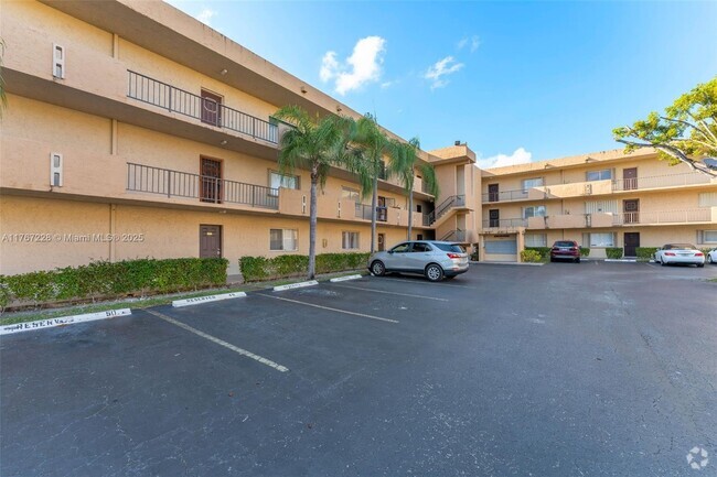 Building Photo - 8401 SW 107th Ave Unit 275E Rental