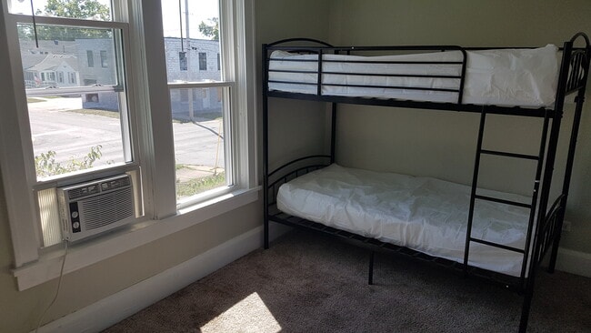 Photo - 1032 Perry St