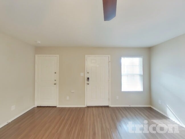 Photo - 5668 McClelland St