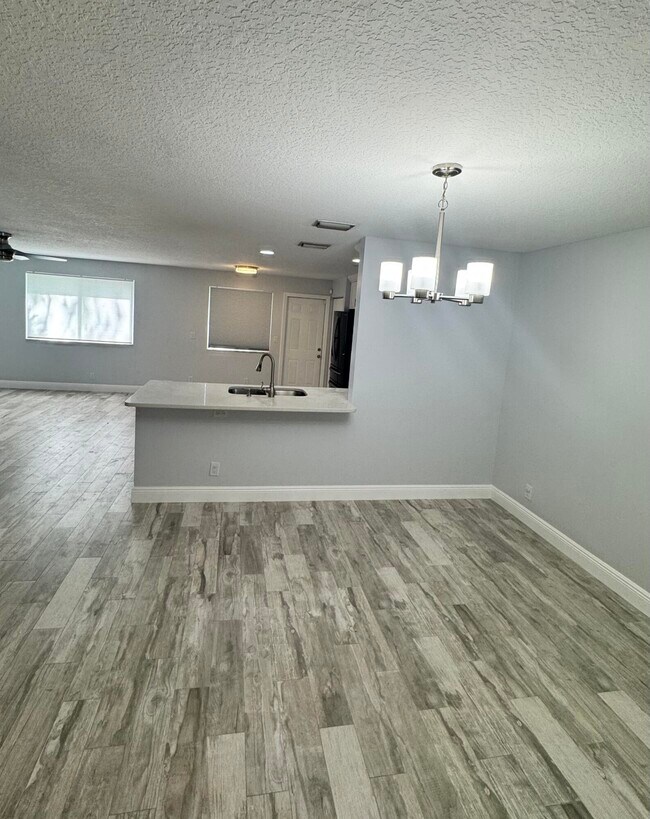 Photo - 77 Fairways Ln