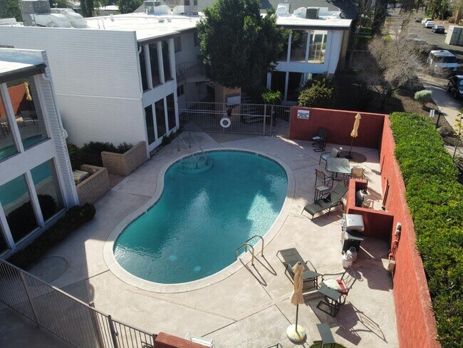 Photo - 6935 E 4th St Unidad 4