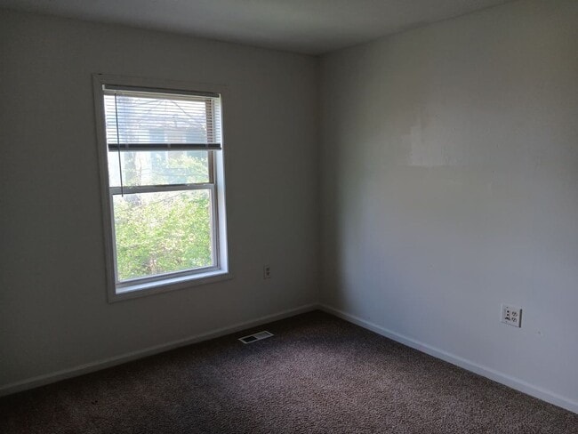 Photo - For Rent: 4-bedroom 2-bathroom single family home! Available NOW!