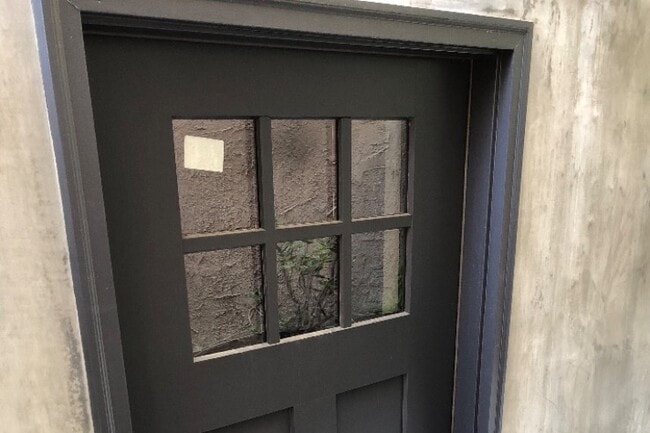 Studio entrance - 202 39th St Unit Studio B Furnished