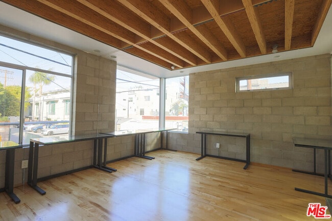 6615 Melrose Ave Unidad 1