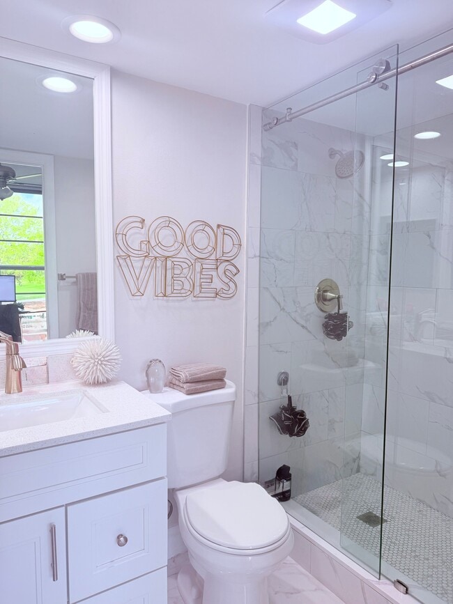 Photo - 545 Oaks Ln Unit 204