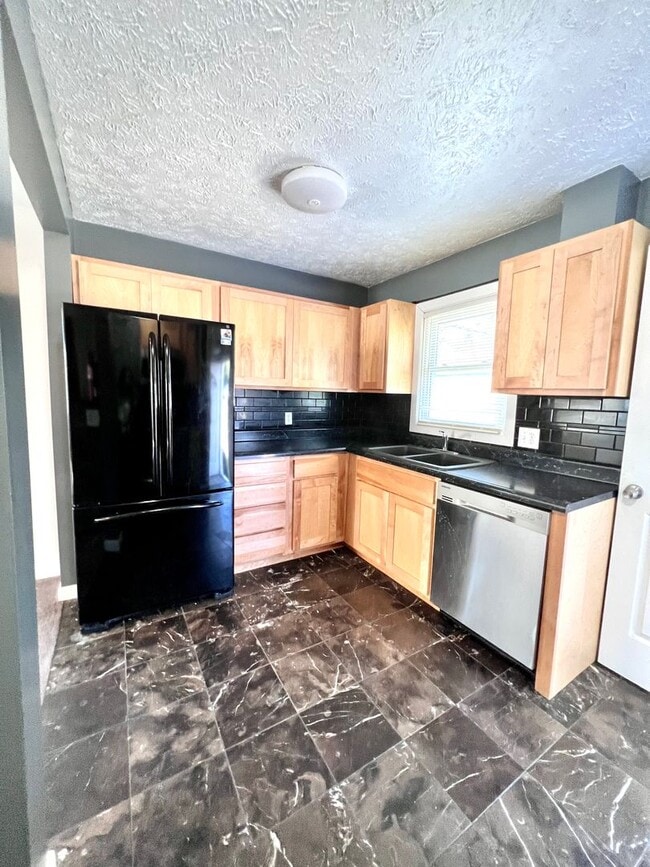 Photo - Beautiful 3 bed, 2 bath, 2 car garage