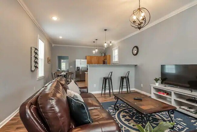 Photo - 466 E Brandeis Ave