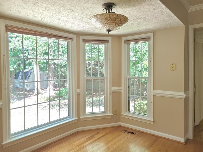 Photo - 4 BR, 2.5 BA in Woodlake Crossing