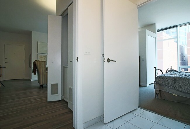 Photo - 804 N La Salle Dr