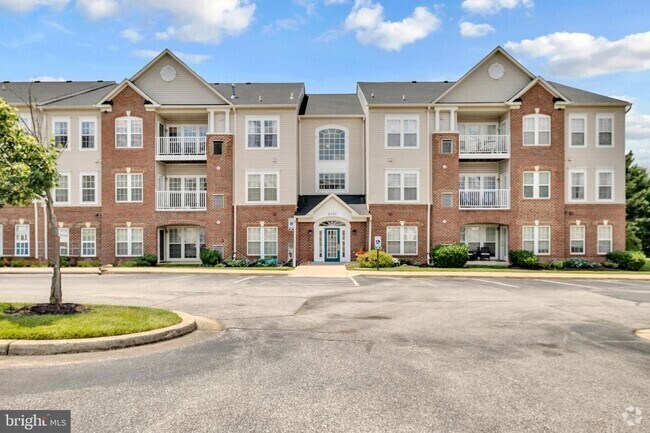 Building Photo - Piney Orchard - Ground Level entry - 2 bed... Unit 101 Rental