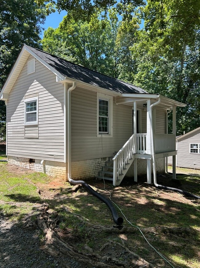 Photo - 1004 Cayuga St