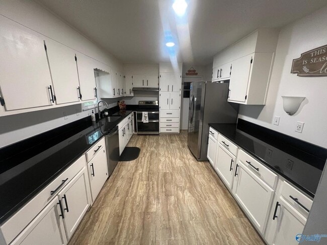 Photo - 409 Cumberland Dr SE