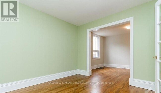 Photo - 245 MacKay St