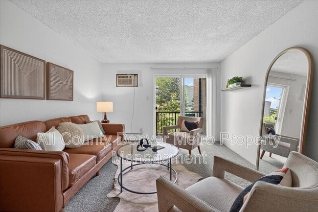 Building Photo - 1400 Golden Cir Unit 306