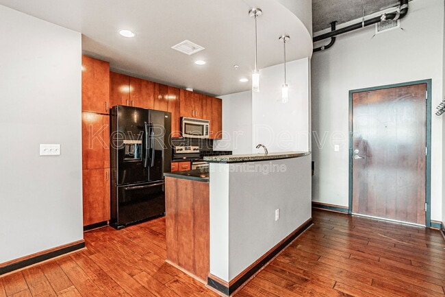 Building Photo - 1700 Bassett St Unit 2107