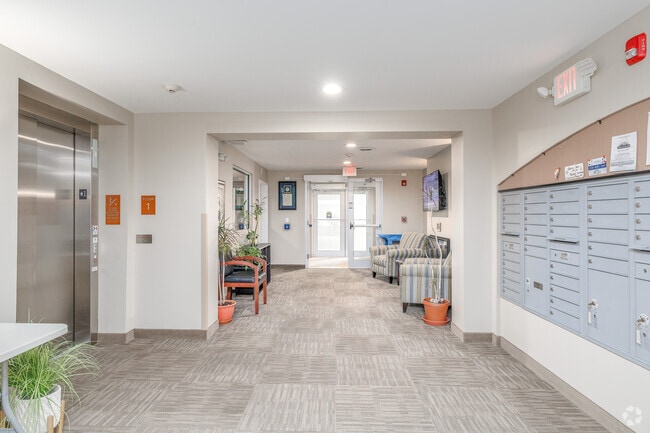 Vestíbulo - Entregas - Correo - Cayuga View Luxury Living