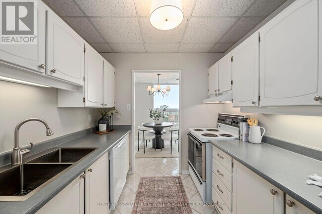 Photo - Spacious 3-Bedroom, 2-Bathroom Downtown Unit Unit 1901