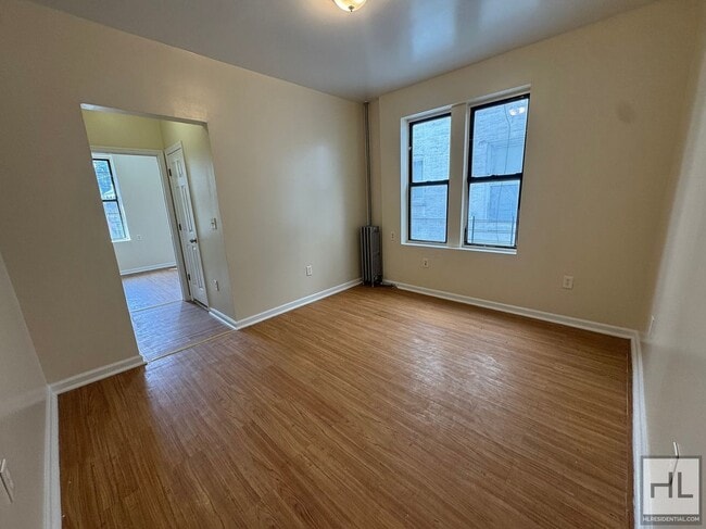 Photo - 8 AVENUE Unit 1R