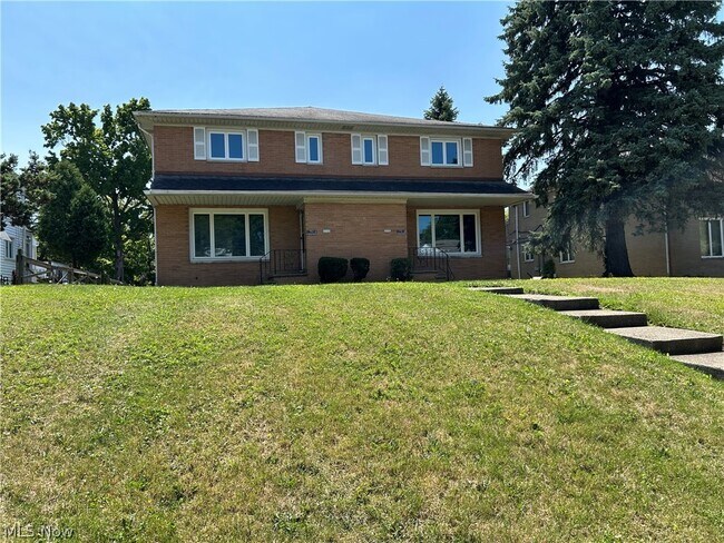 Photo - 17914 Chagrin Blvd