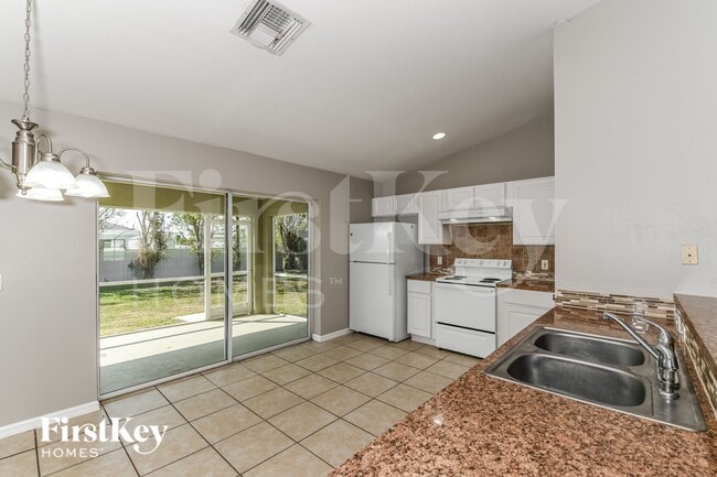 Photo - 830 NE 9th Terrace