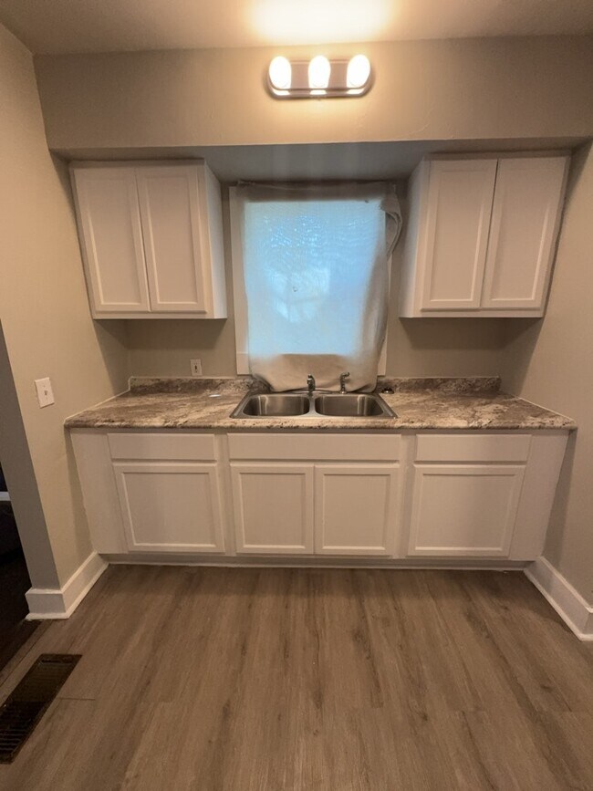 Photo - 201 W Santa Clair St