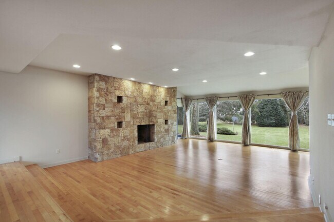 Photo - 5330 Wind Point Rd