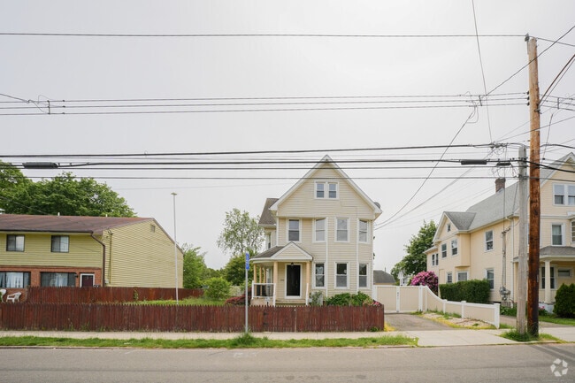 Building Photo - 134 Gorham Ave Unit 2 Rental