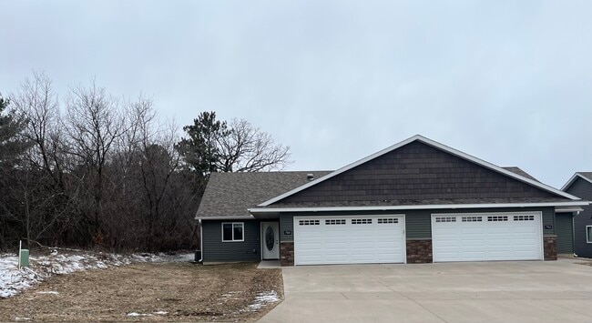 Photo - 704 E Wisconsin St