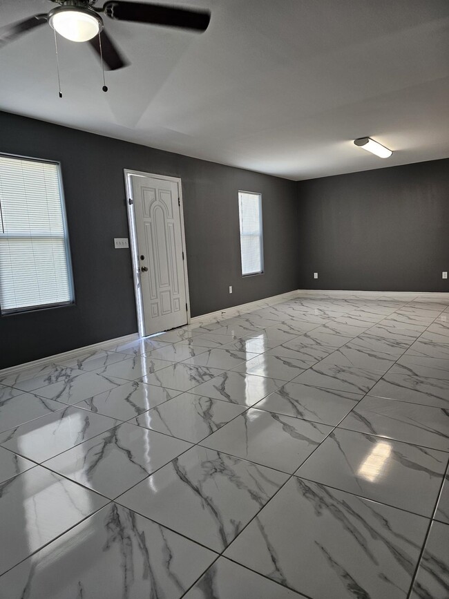 Photo - 357 Riverhill Loop