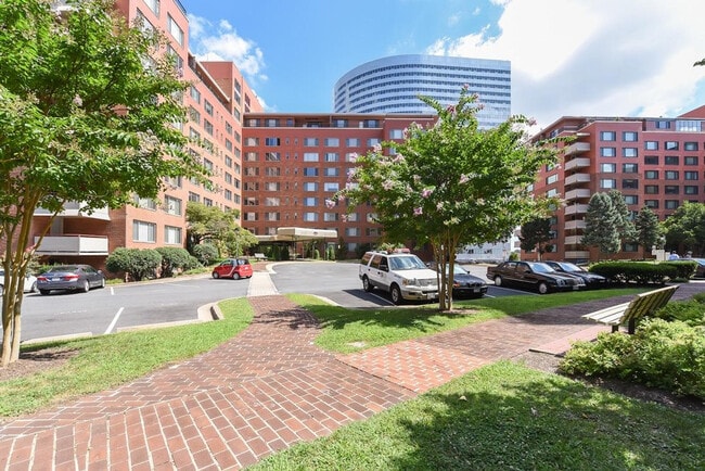 Photo - 1011 Arlington Blvd Unidad ID674P