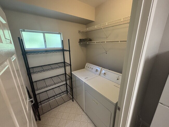 2 BED 2 BATH CONDO IN GATED COMMUNITY WITH CLUBHOUSE AMMENITIES