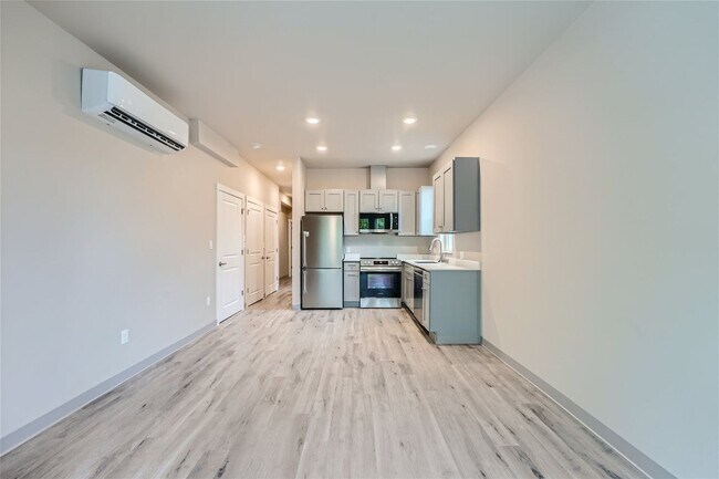 Photo - 1410 6th Ave Unidad 1410 6th Ave  1 (Bottom )