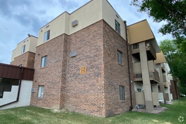 Building Photo - 715 N 40th St Rental