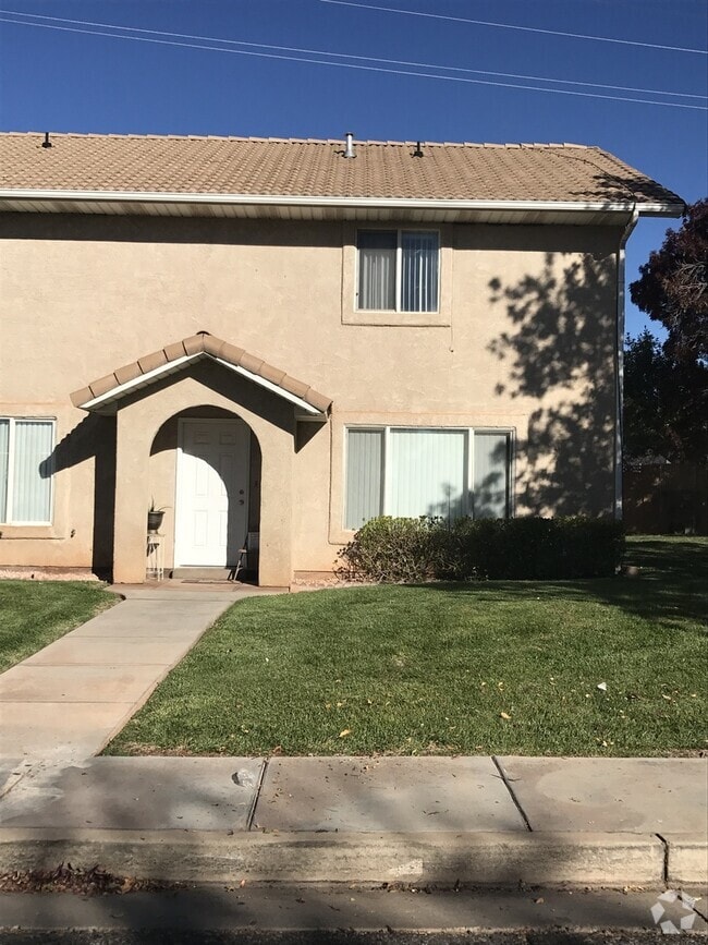 Building Photo - Dixie Downs Townhouse