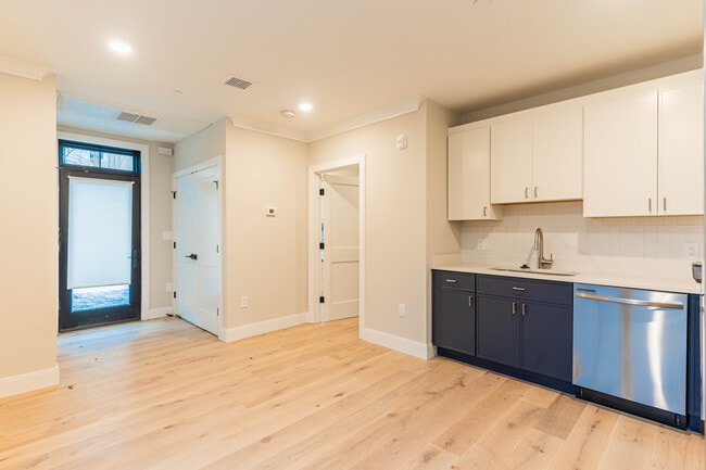 Photo - 157 Everett St Unit 102