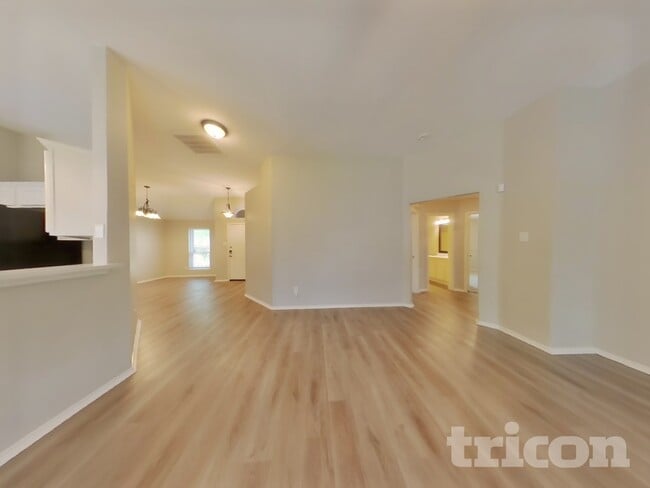 Photo - 112 Clover Leaf Ln