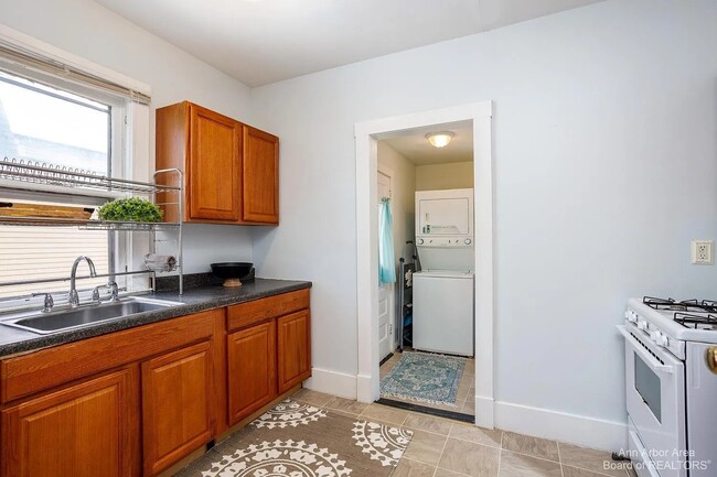 Photo - 1710 S State St